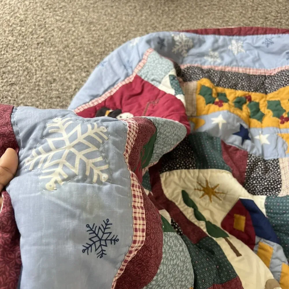 VTG Quilt + 2 Pillows Holiday Christmas Red Green White Snowman Pinecones 85X85